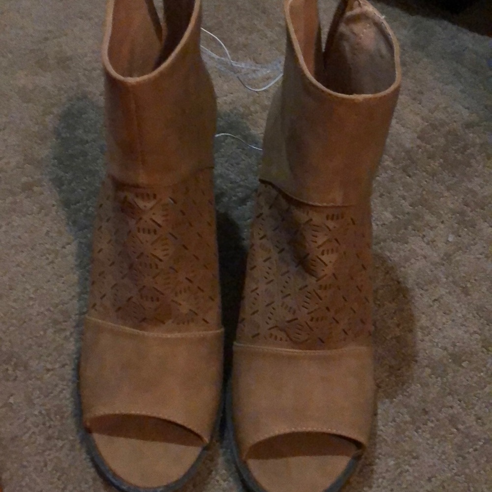 Brown short boots